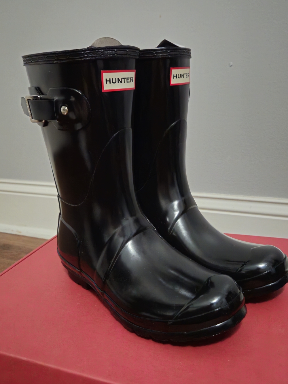 Hunter Women's Black Short Gloss Rain Boots